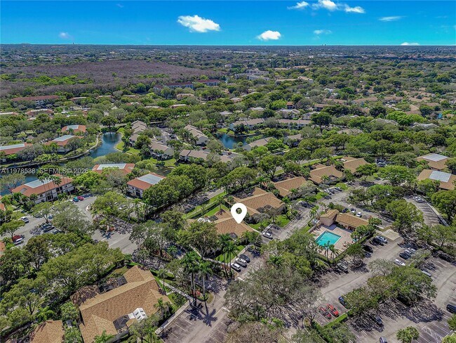 Building Photo - 2616 Carambola Cir N