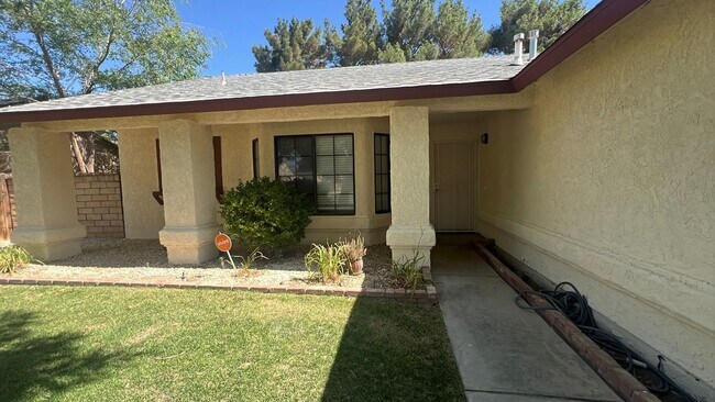 Building Photo - (APPLICATION PENDING)  Remodeled Single St...