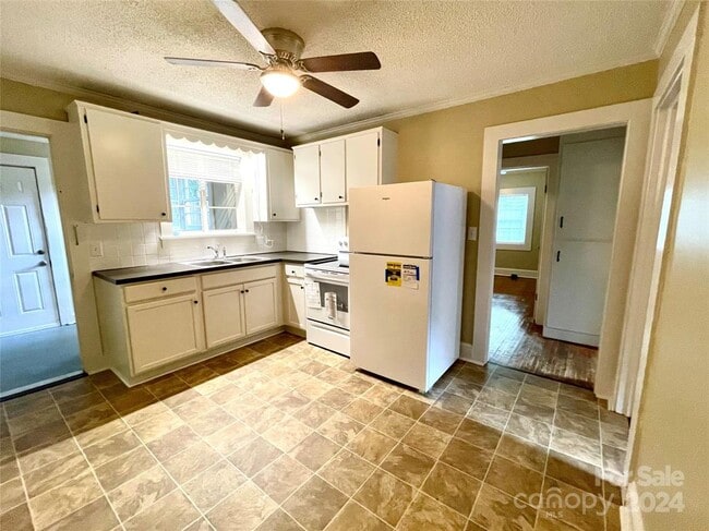 Building Photo - 338 Magnolia St NW