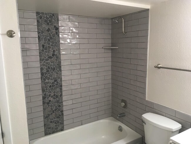 Building Photo - 2601 W Broadway Blvd