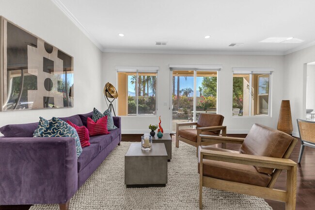 Building Photo - 35 Calle La Reina