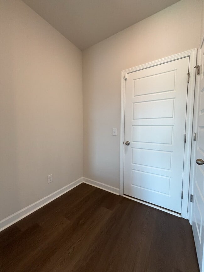 Building Photo - 445 Navona Dr