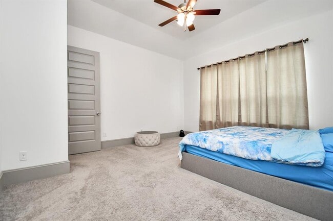 Building Photo - 8726 Marina Alto Ln
