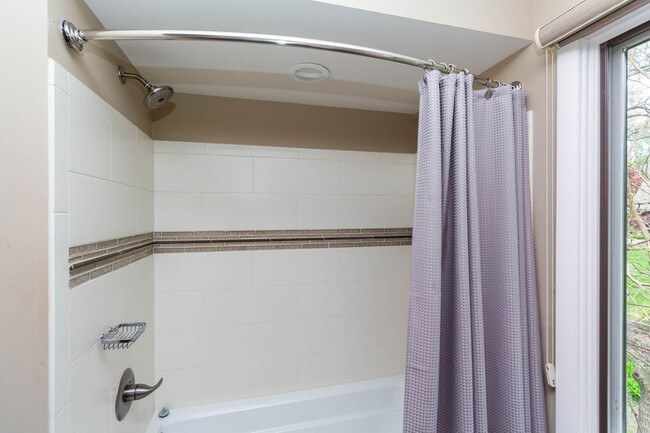 Building Photo - SOPHISTICATED COMFORT in HISTORIC FRANKLIN