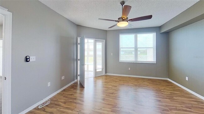 Building Photo - 6495 Shoreline Dr