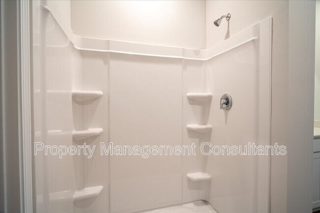Building Photo - 22845 Dashwood Ln