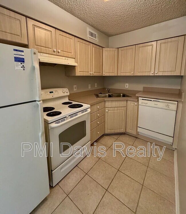 Building Photo - 1845 Lindberg Dr