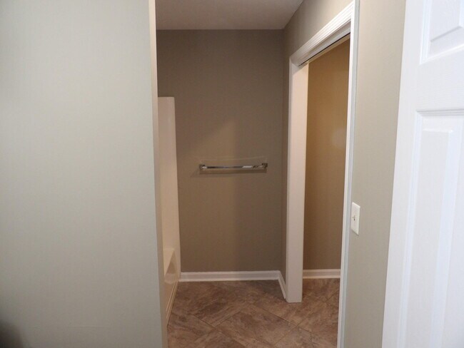 Building Photo - 75 Ashwood Ct