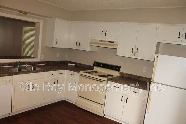 Building Photo - 4009 Old Shell Rd