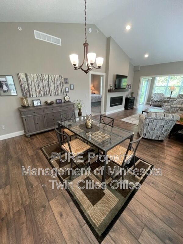 Building Photo - 631 Liberty Wy