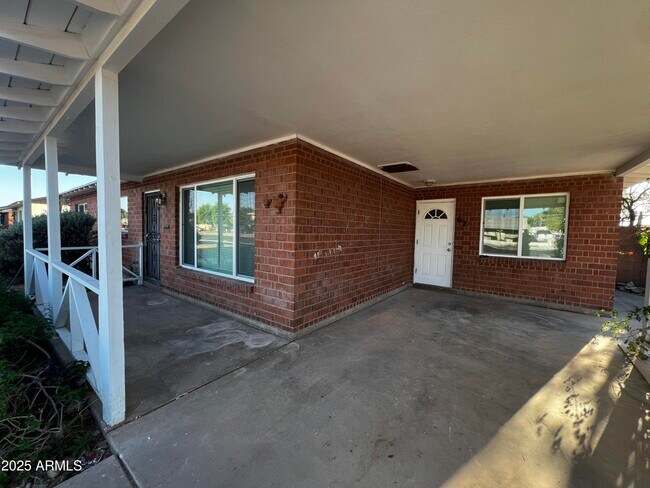 Building Photo - 6240 N 31st Ave