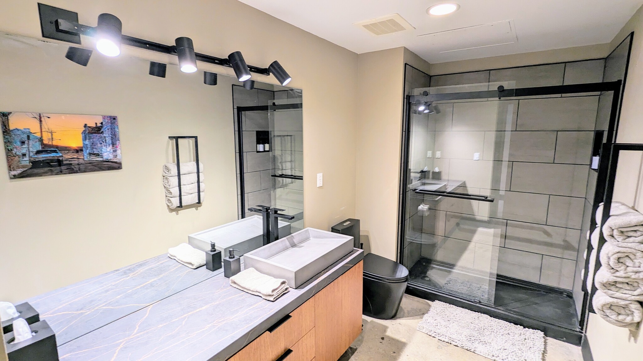 CONCRETE SINK/COUNTER - 401 W Shoreline Dr