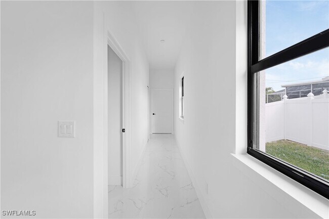 Primary Photo - 2113 NE 14th Ave