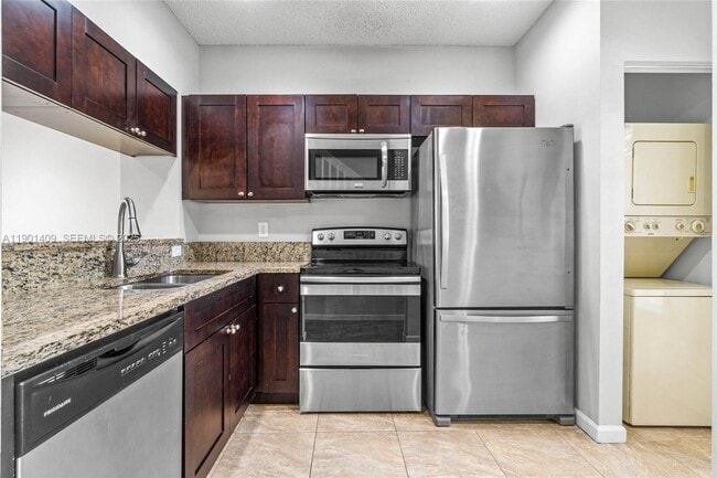 Building Photo - 4990 Palmbrooke Cir