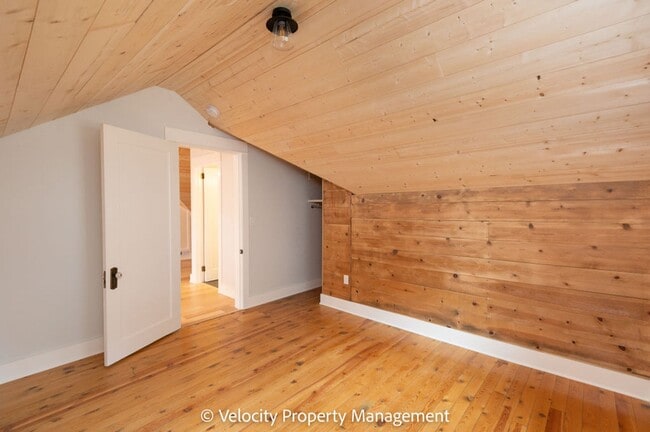 Building Photo - Beautiful Home Across the Street from Drake Park!