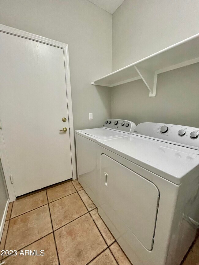 Building Photo - 4939 W Erie St