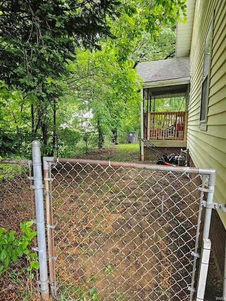 Building Photo - 216 S Grand Ave