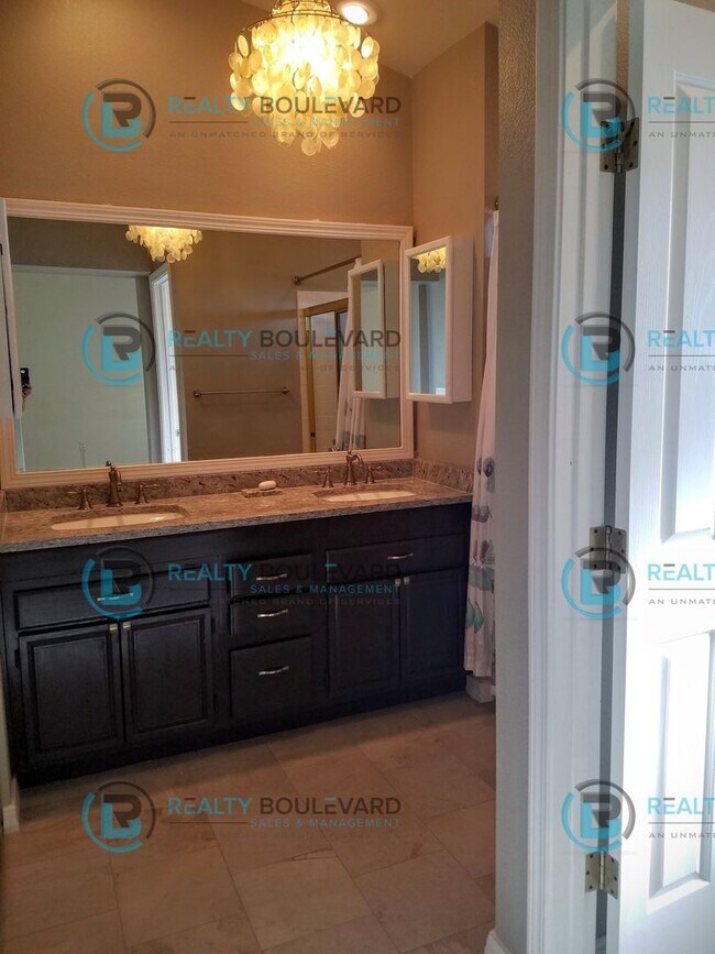 Building Photo - 1/2 MONTH FREE!! Amazing 4 Bedroom 2.5 Bat...