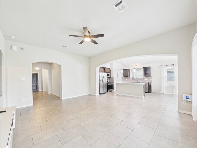 Building Photo - 721 Rim Water Dr