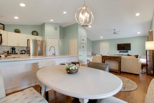 Building Photo - 9155 SE Athena St