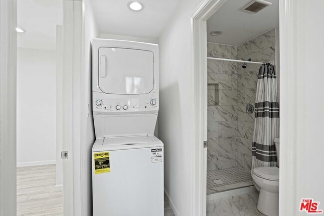 Building Photo - 6723 Sheltondale Ave