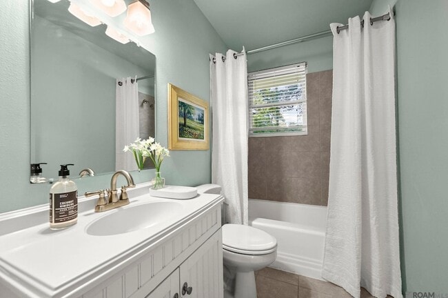 Building Photo - 640 Maxine Dr