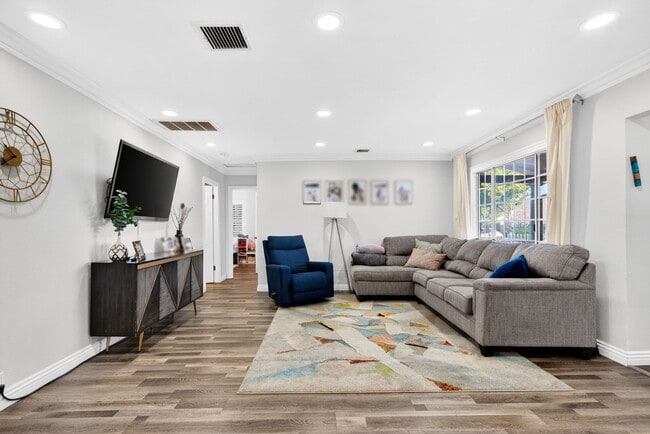 Building Photo - 6257 Bluebell Ave