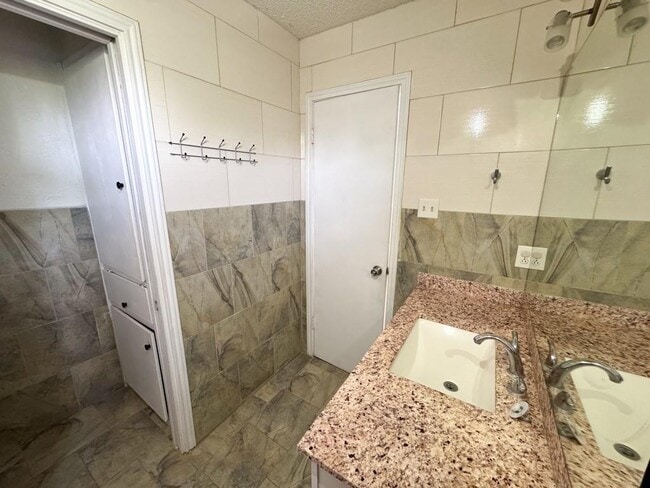 Building Photo - 11701 Hidden Quail Dr
