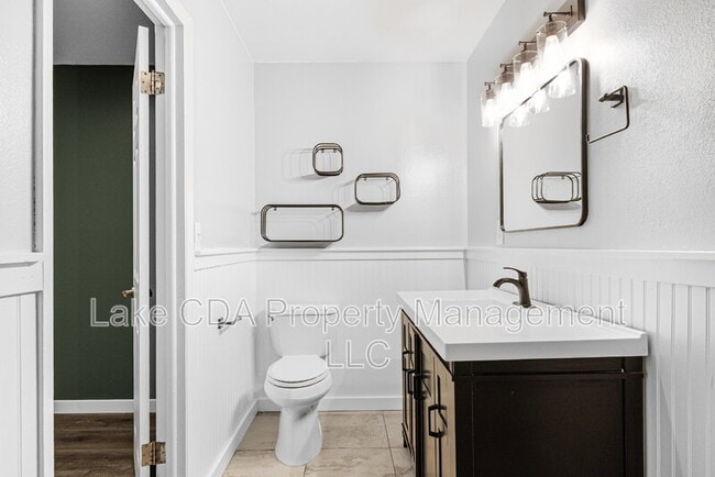 Building Photo - 1525 E Woodland Dr