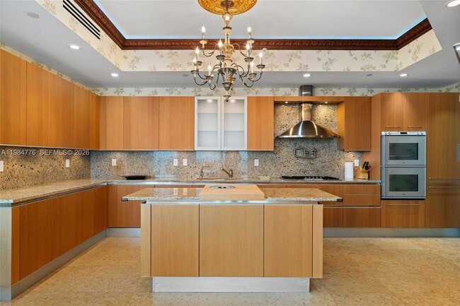 Building Photo - 16047 Collins Ave