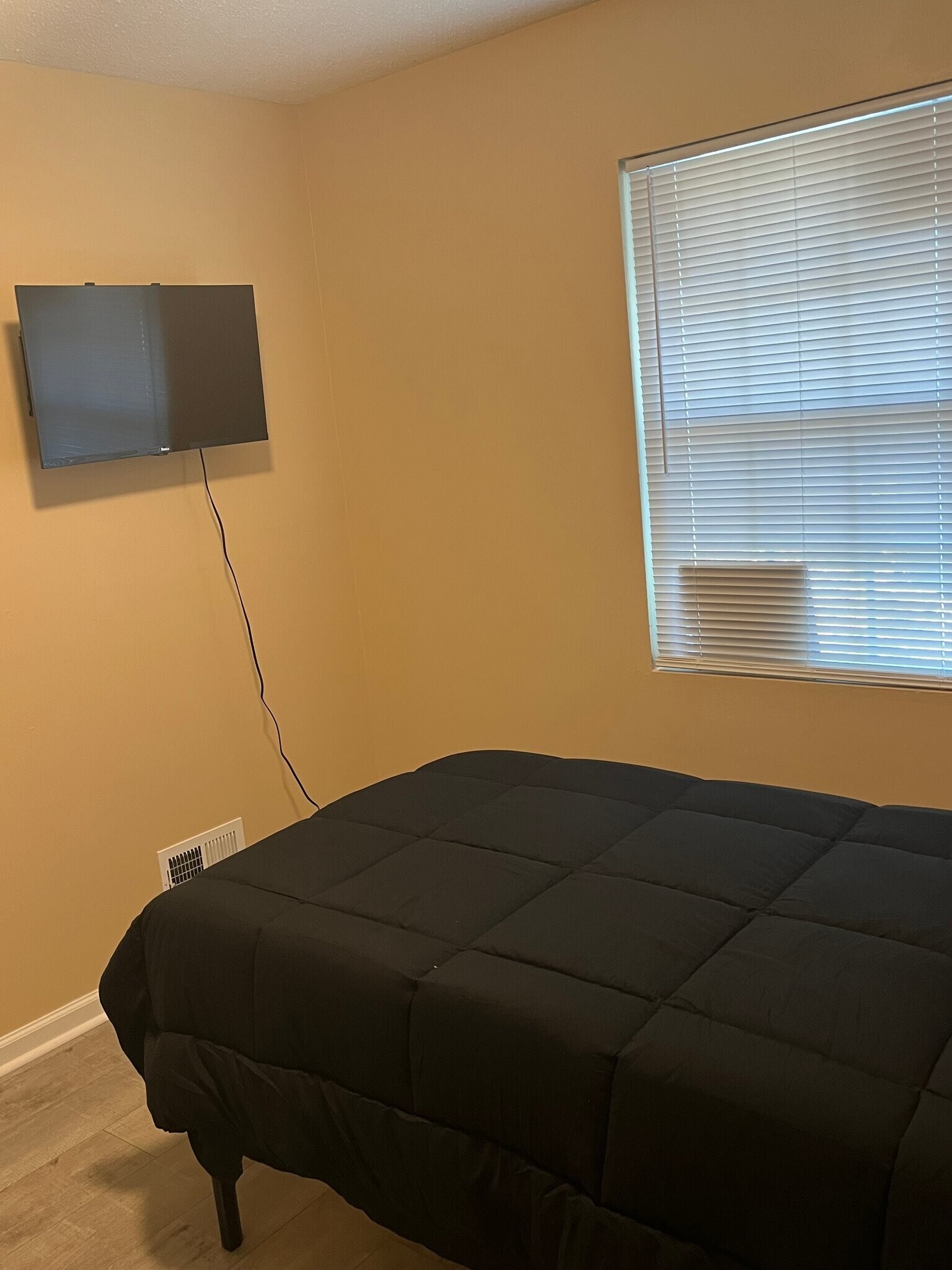 Building Photo - 1016 Flamingo Dr