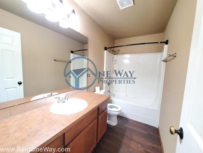 Building Photo - Amazing 3 Bed + 2 bonus rooms in Puyallup!