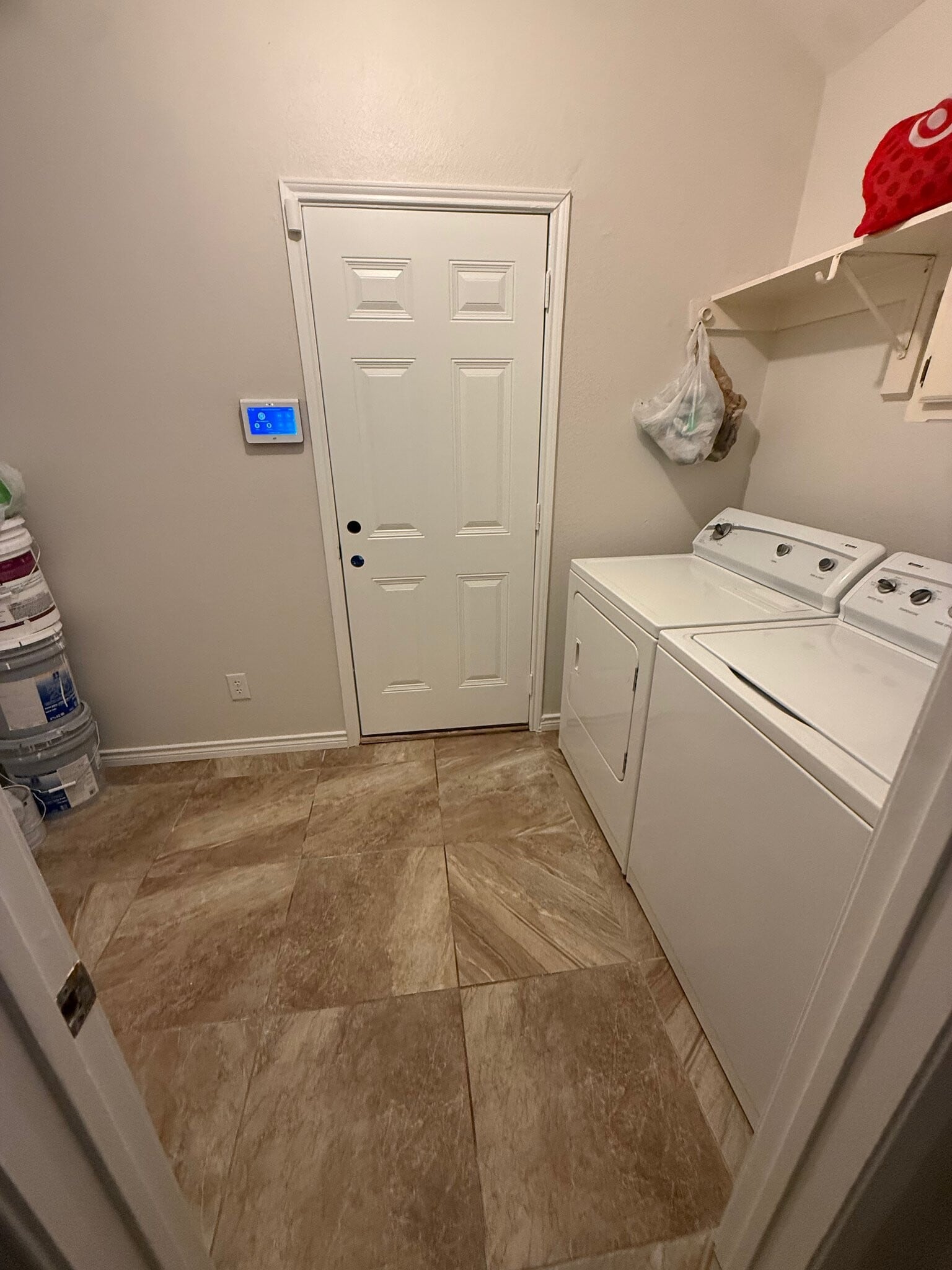 Building Photo - 610 Butternut Dr