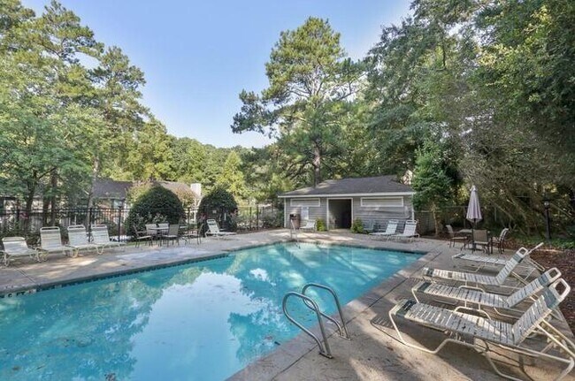 Building Photo - 527 Warm Springs Cir