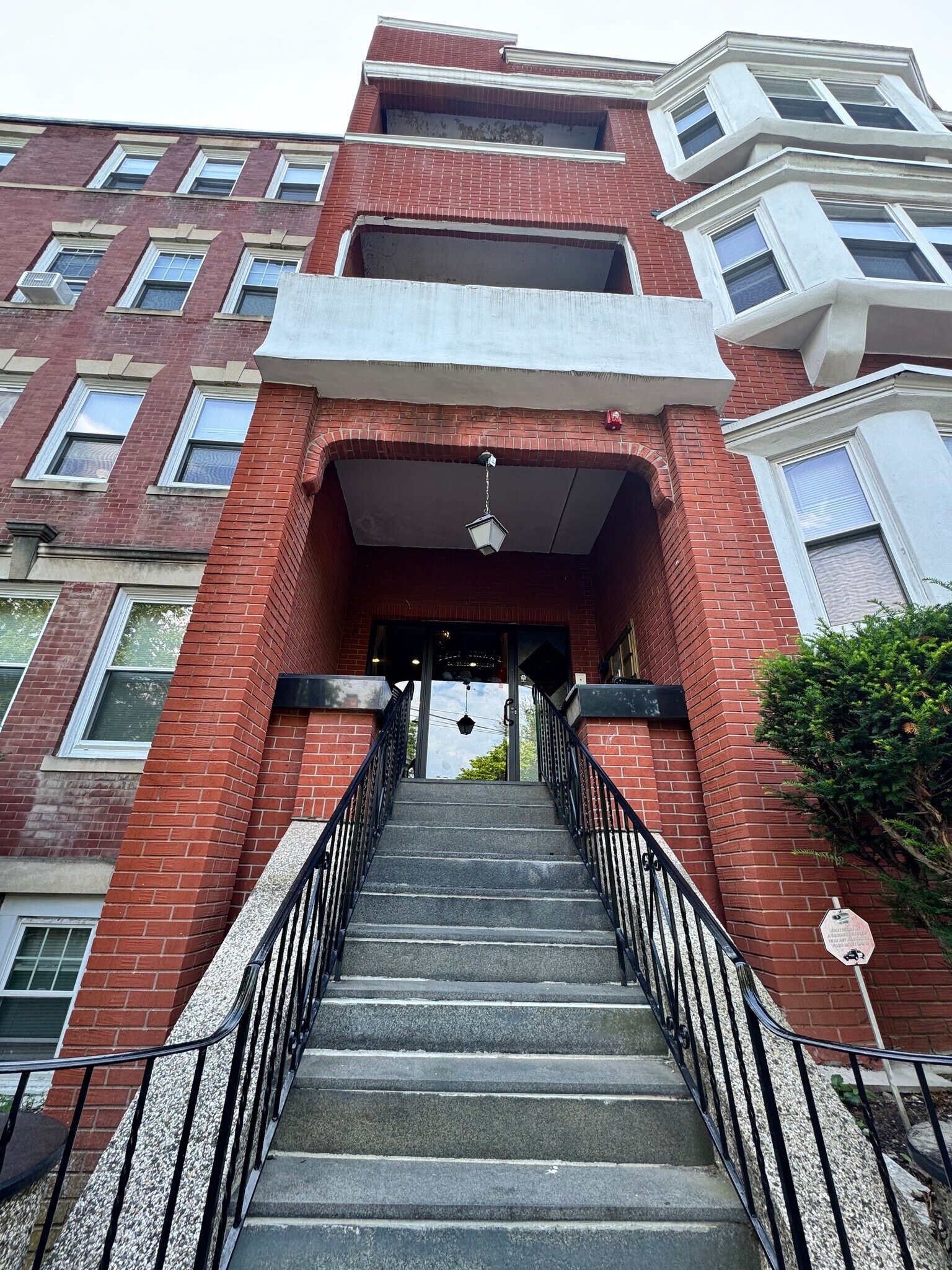 Building Photo - 2 Ellsworth Ave