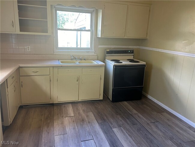 Building Photo - 122 S Bon Air Ave