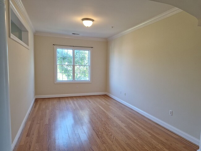 Building Photo - 3 bedroom/ 2 bathroom- Bennington on the Park