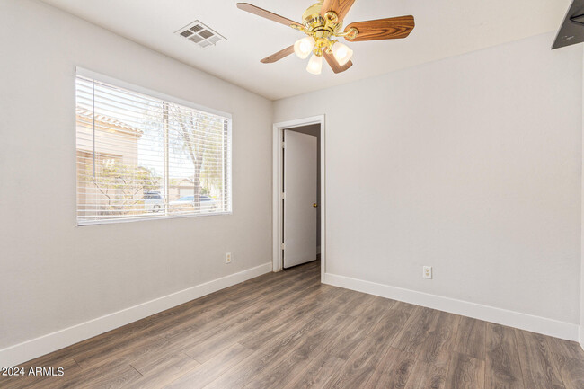 Building Photo - 1009 S 239th Dr