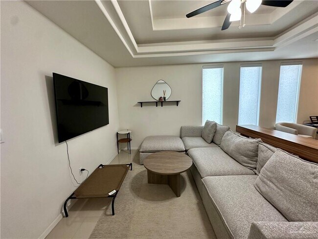 Building Photo - 18 Wolverine St