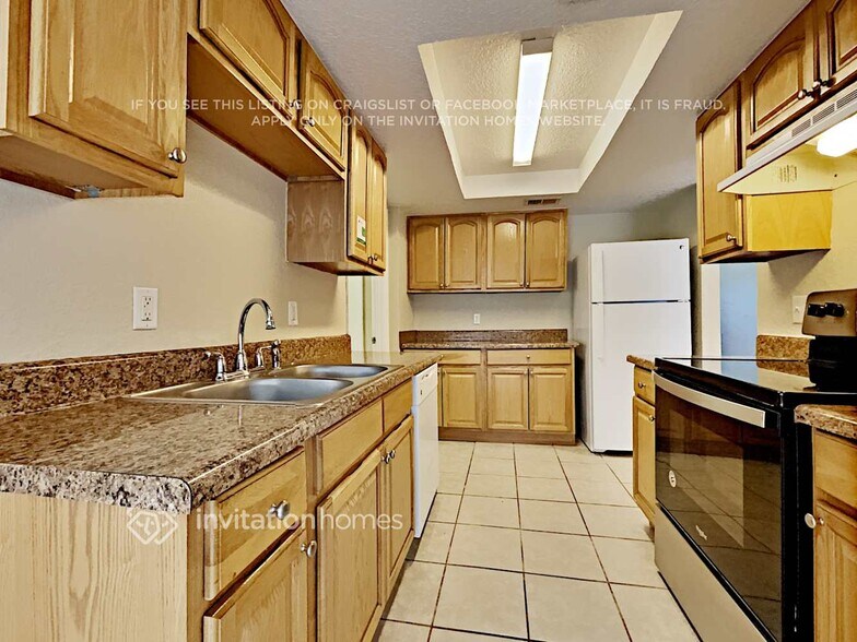 Building Photo - 608 Westchester Ave