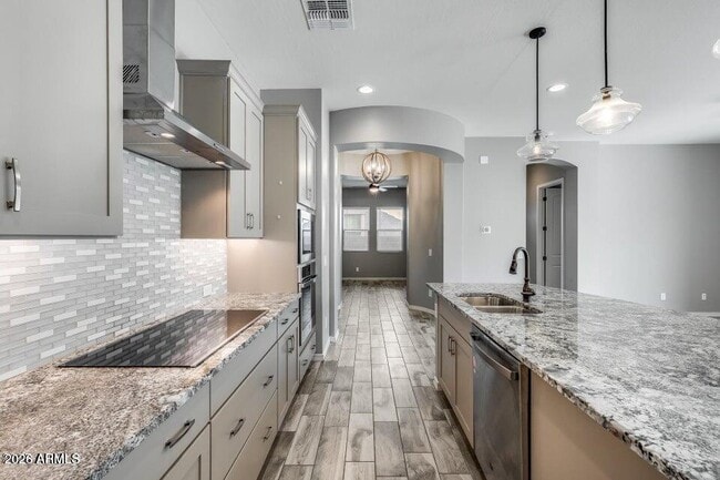 Building Photo - 2661 S Olympic Dr