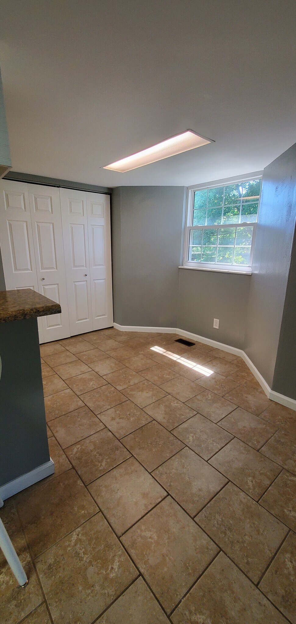 Building Photo - 313 Britanna Dr