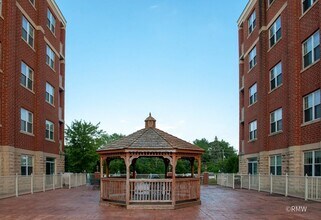 Building Photo - 2 Itasca Rd