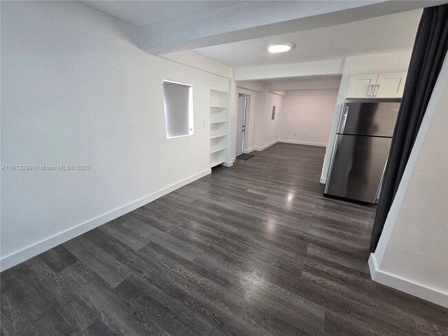 Building Photo - 1629 SW 6th St