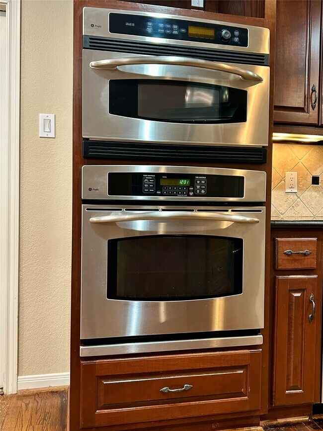 Building Photo - 5022 Darnell St