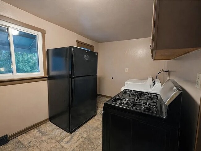 Building Photo - 407 Mitchell Ave