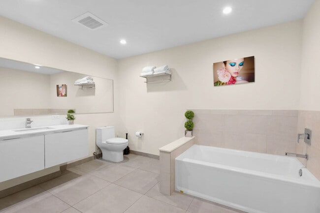 Building Photo - 777 N Ocean Dr