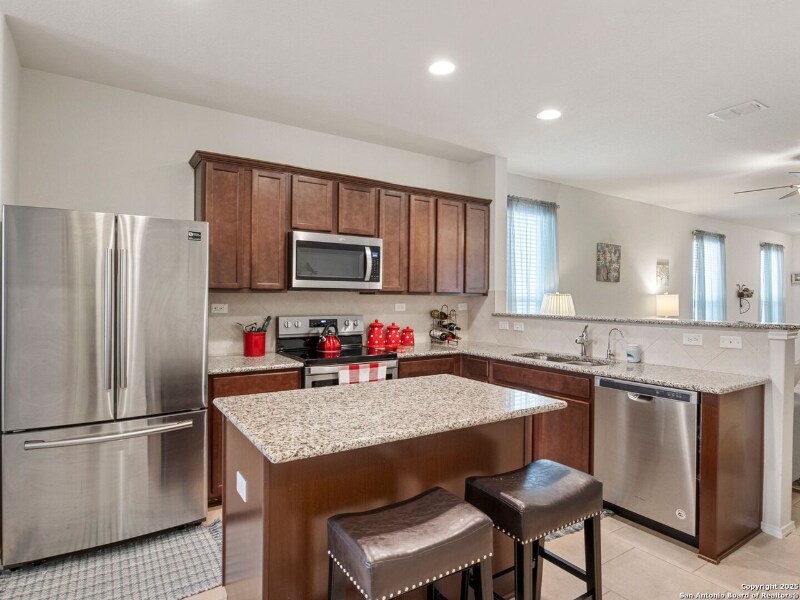 Building Photo - 206 Elderberry