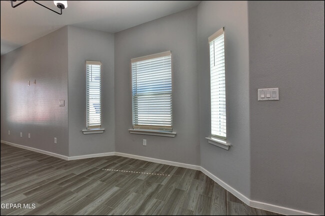 Building Photo - 552 Logwood Ave