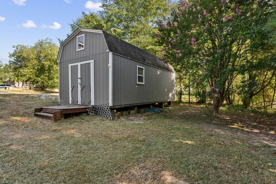 Building Photo - 2412 Bendemeer Dr